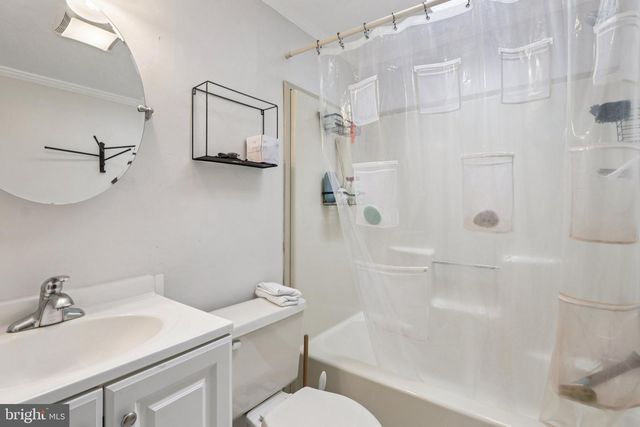 399 UPLAND AVE, Absecon, NJ 08205