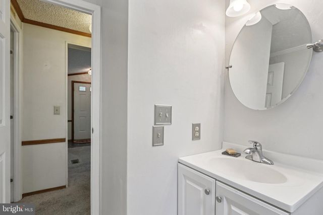 399 UPLAND AVE, Absecon, NJ 08205