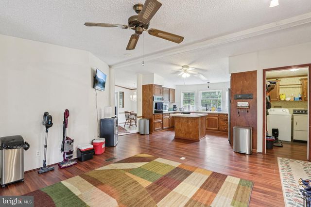 399 UPLAND AVE, Absecon, NJ 08205