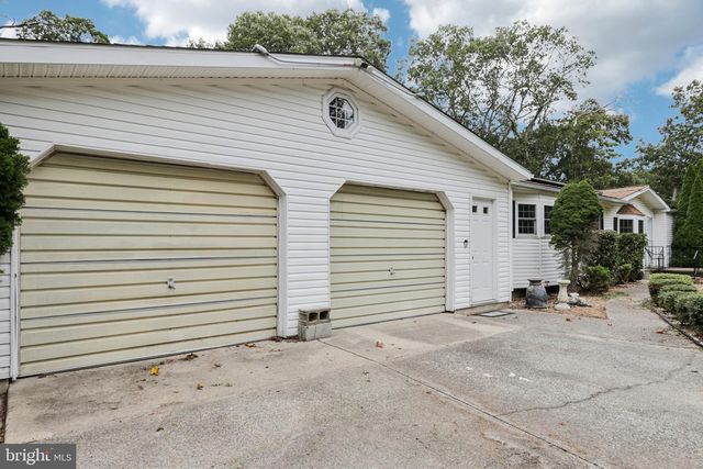 399 UPLAND AVE, Absecon, NJ 08205