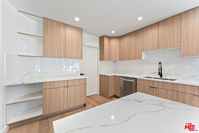 4955 Woodman Avenue, Los Angeles, CA 91423