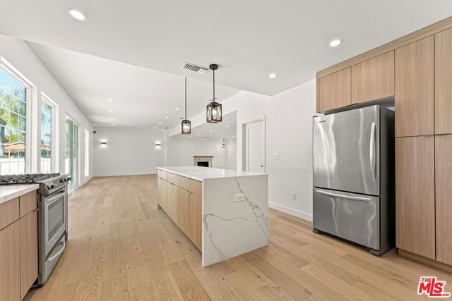 4955 Woodman Avenue, Los Angeles, CA 91423