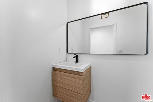 4955 Woodman Avenue, Los Angeles, CA 91423