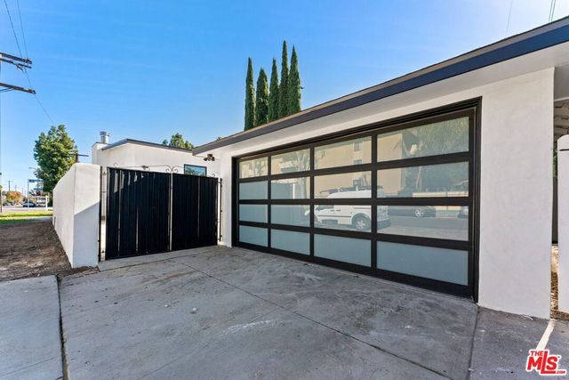 4955 Woodman Avenue, Los Angeles, CA 91423