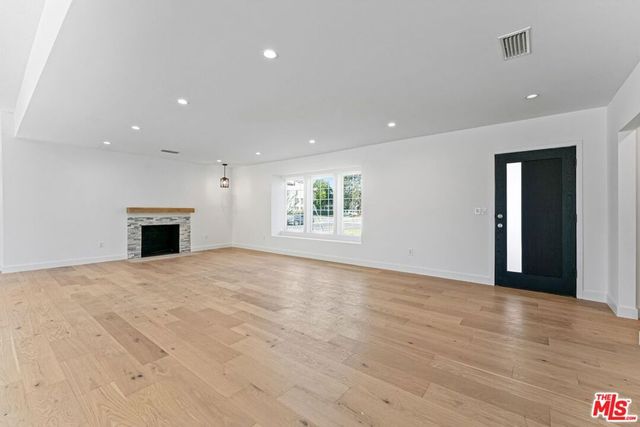 4955 Woodman Avenue, Los Angeles, CA 91423