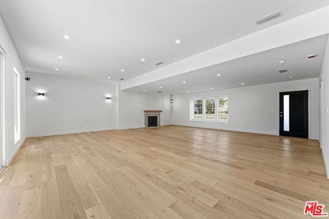 4955 Woodman Avenue, Los Angeles, CA 91423