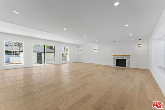4955 Woodman Avenue, Los Angeles, CA 91423