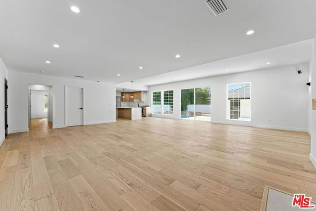 4955 Woodman Avenue, Los Angeles, CA 91423