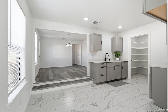 6415 Buena Vista, San Antonio, TX 78237