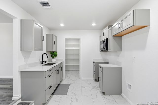 6415 Buena Vista, San Antonio, TX 78237