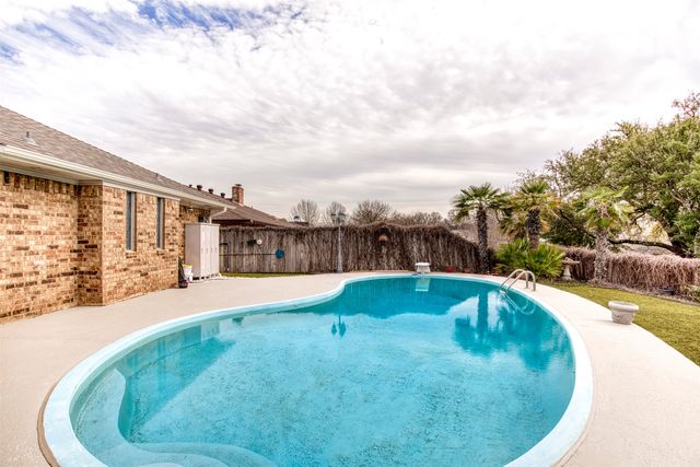 2817 Club Meadow Drive, Garland, TX 75043