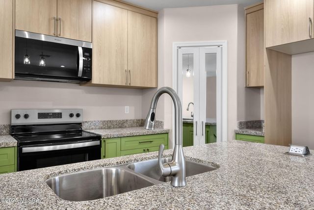 220 Calle Ranaculo, Rio Rico, AZ 85648