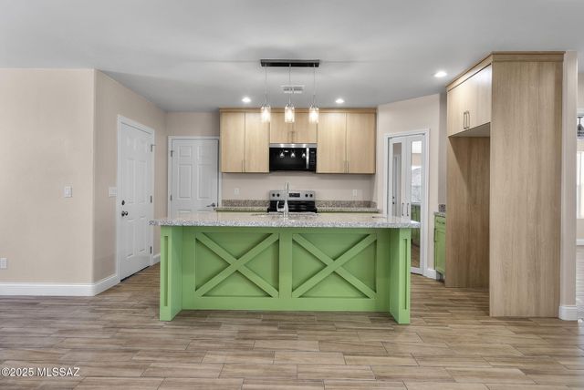 220 Calle Ranaculo, Rio Rico, AZ 85648