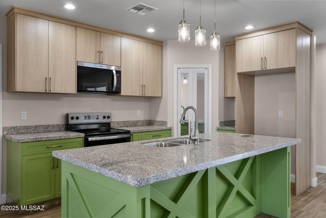 220 Calle Ranaculo, Rio Rico, AZ 85648