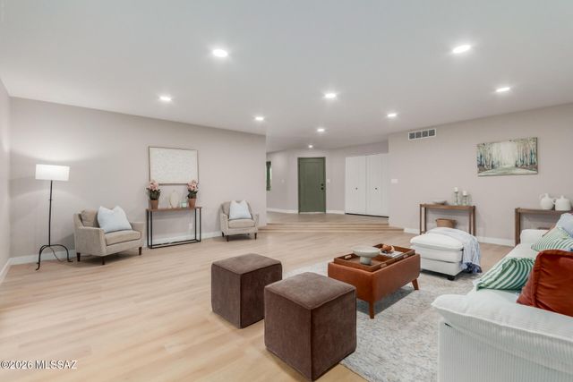 4252 E Poe Street, Tucson, AZ 85711