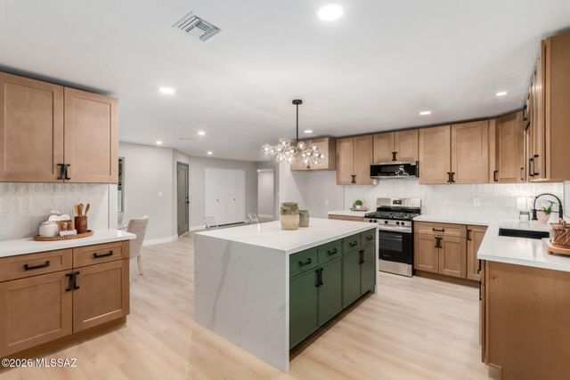 4252 E Poe Street, Tucson, AZ 85711