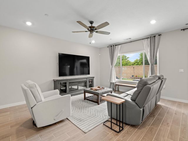 479 S Filbert Avenue, Fresno, CA 93727
