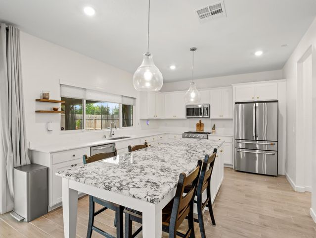479 S Filbert Avenue, Fresno, CA 93727
