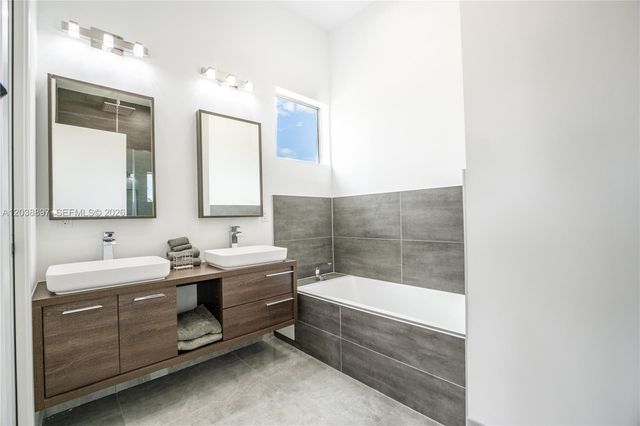 3461 SW 25th St B, Miami, FL 33133