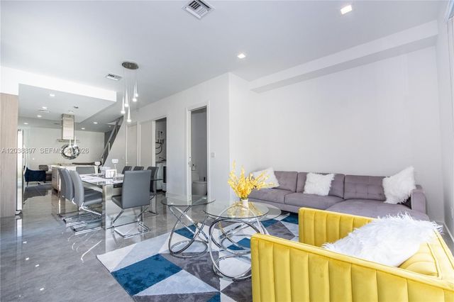 3461 SW 25th St B, Miami, FL 33133