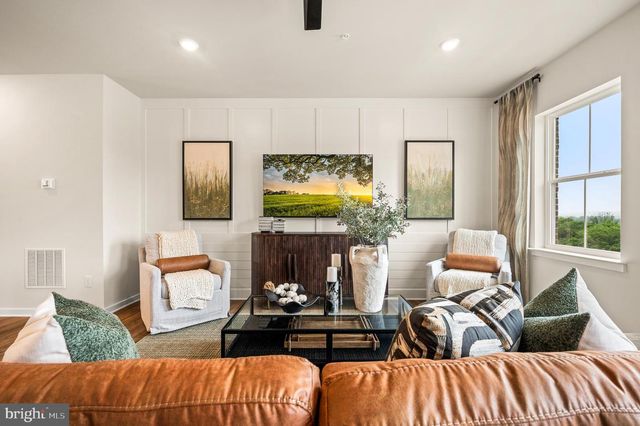 402 MERCURY LN, Phoenixville, PA 19460