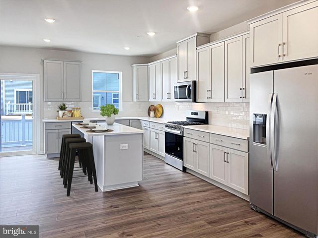 402 MERCURY LN, Phoenixville, PA 19460