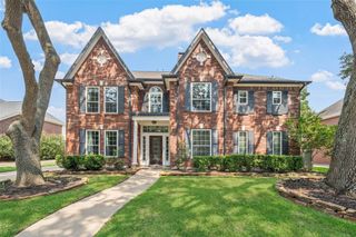 915 Clarenda Falls Drive, Sugar Land, TX 77479