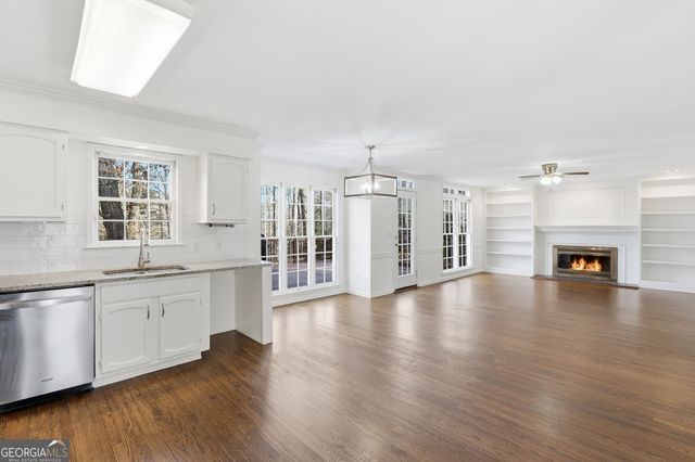 100 Stone Gate Way SE, Mableton, GA 30126