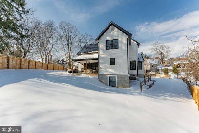 38 E 5TH AVE, Collegeville, PA 19426