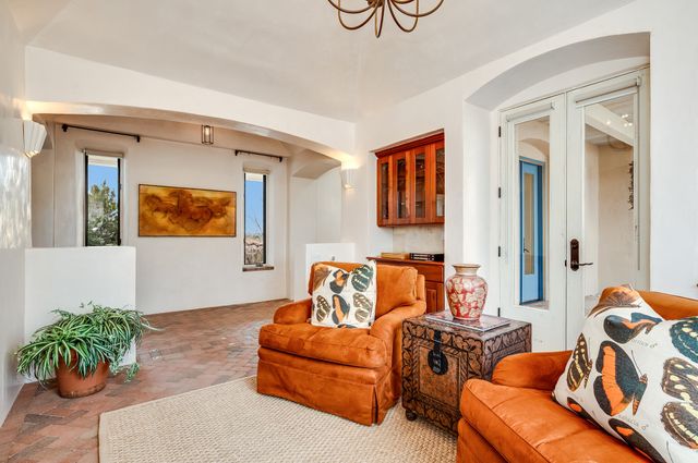 18 Vallecito Road, Santa Fe, NM 87506