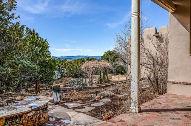 18 Vallecito Road, Santa Fe, NM 87506