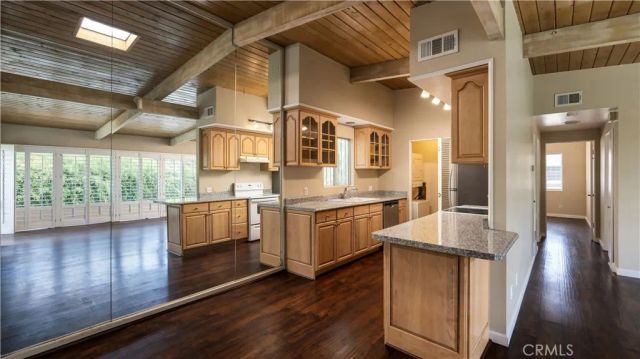 2516 Bayside Dr, Newport Beach, CA 92625
