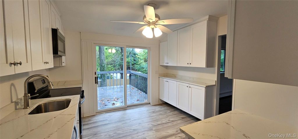 11 Marbeth Circle, Miller Place, NY 11764 — photo 4