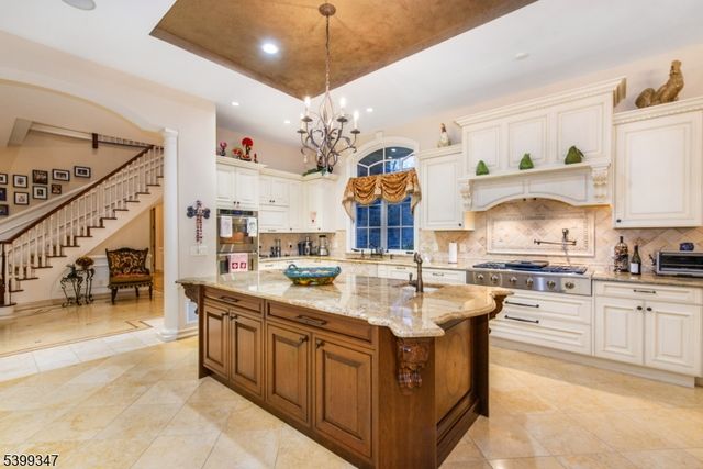 9 Beechtree Ln, Essex Fells Twp., NJ 07021