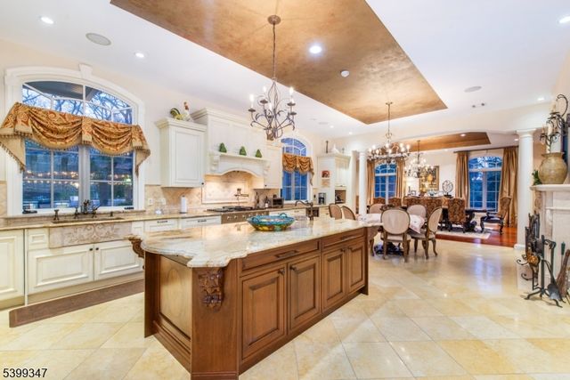 9 Beechtree Ln, Essex Fells Twp., NJ 07021