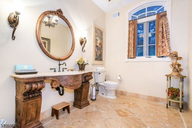 9 Beechtree Ln, Essex Fells Twp., NJ 07021