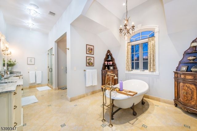 9 Beechtree Ln, Essex Fells Twp., NJ 07021