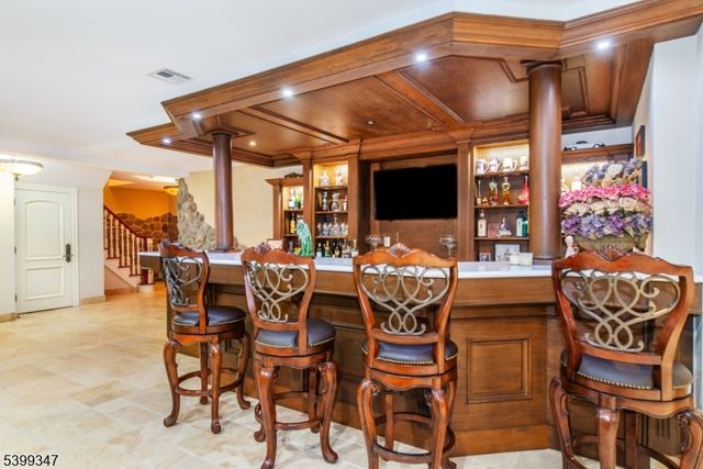 9 Beechtree Ln, Essex Fells Twp., NJ 07021