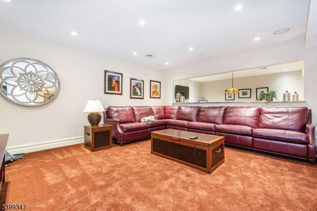 9 Beechtree Ln, Essex Fells Twp., NJ 07021