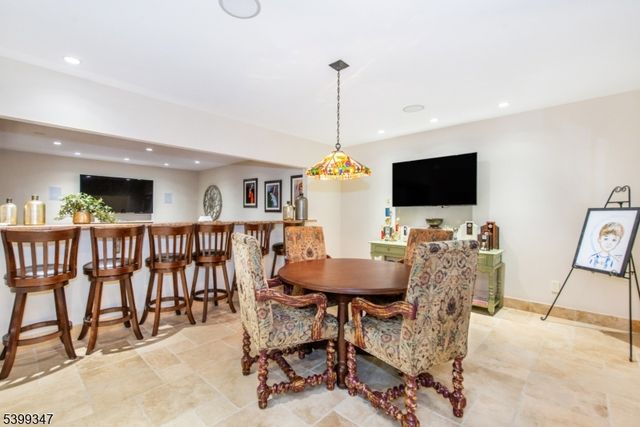 9 Beechtree Ln, Essex Fells Twp., NJ 07021