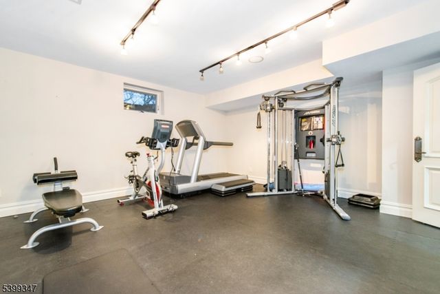 9 Beechtree Ln, Essex Fells Twp., NJ 07021