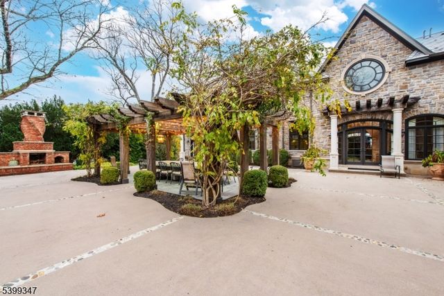 9 Beechtree Ln, Essex Fells Twp., NJ 07021