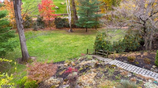 9 Beechtree Ln, Essex Fells Twp., NJ 07021