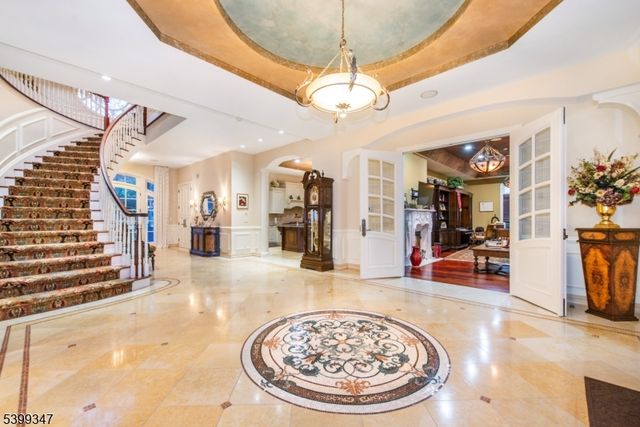 9 Beechtree Ln, Essex Fells Twp., NJ 07021