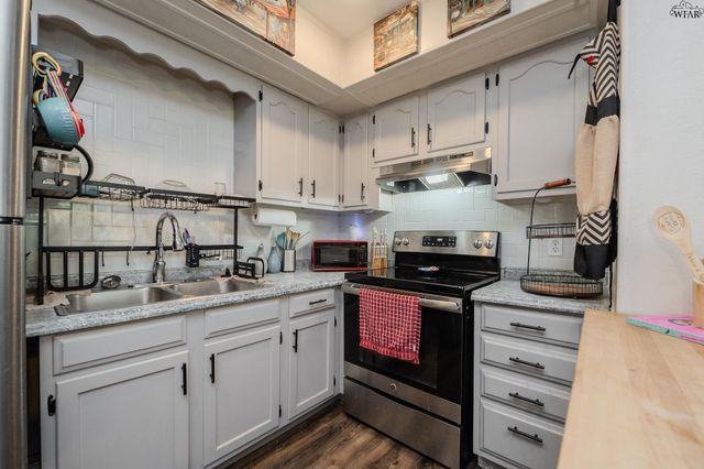 2954 LAVELL AVENUE, Wichita Falls, TX 76308