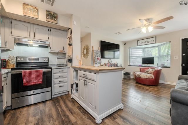 2954 LAVELL AVENUE, Wichita Falls, TX 76308