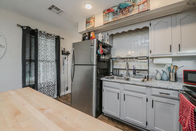 2954 LAVELL AVENUE, Wichita Falls, TX 76308