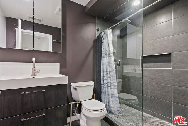 3729 Reklaw Drive, Studio City, CA 91604