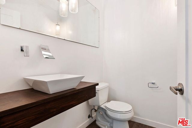 3729 Reklaw Drive, Studio City, CA 91604