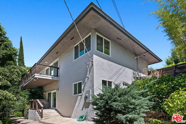 3729 Reklaw Drive, Studio City, CA 91604